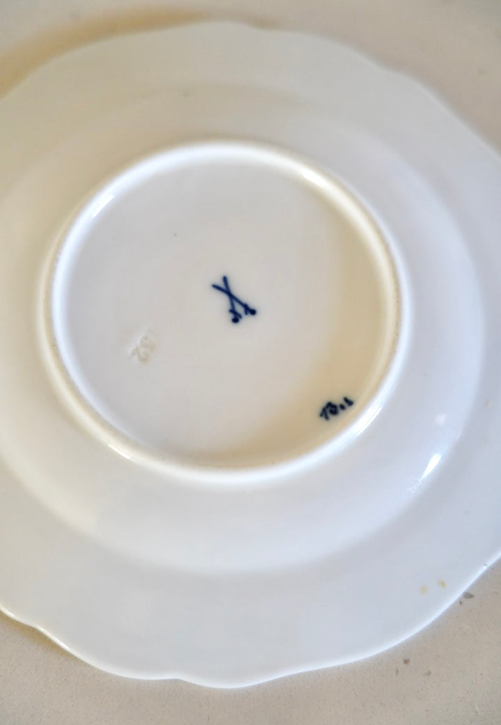 MEISSEN SWORD BACK STAMP BLUE ONION PLATE 6”