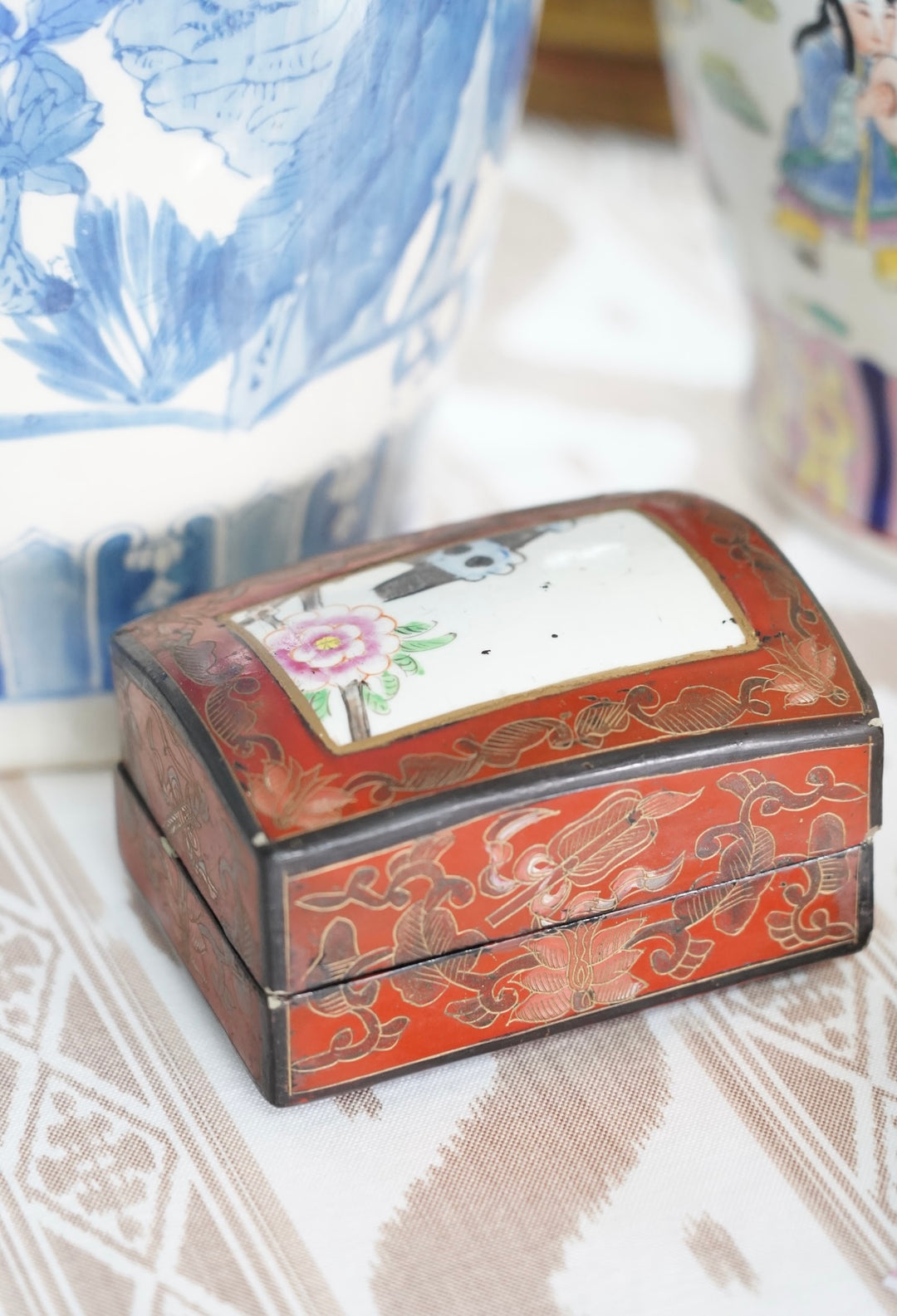 CHINESE LACQUERED TRINKET BOX W/ PORCELAIN INLAY