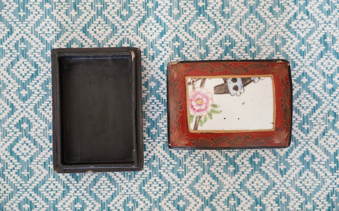 CHINESE LACQUERED TRINKET BOX W/ PORCELAIN INLAY