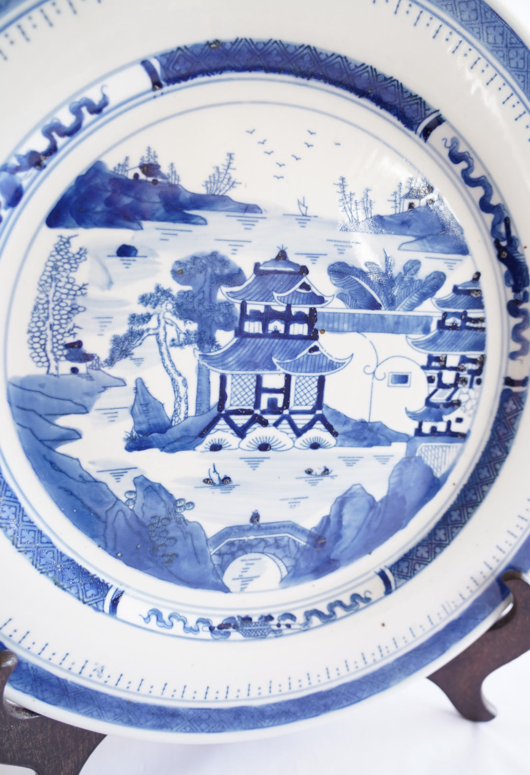 CHINESE CANTON WARE BLUE & WHITE PLATE