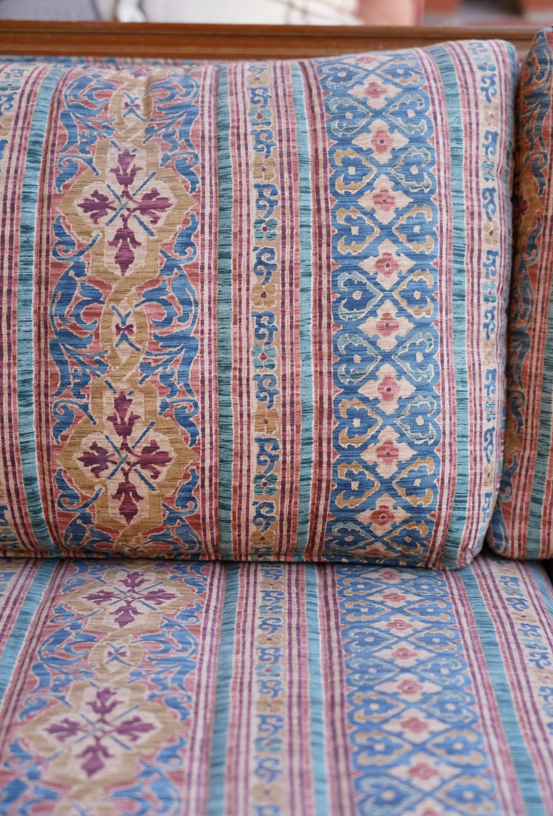 NEOCLASSICAL UPHOLSTERED SOFA