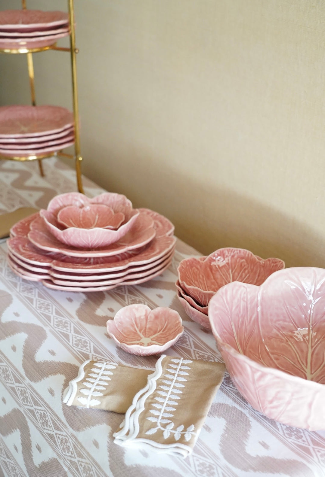 PAIR OF 9” BORDALLO PINHEIRO LUNCHEON PLATE