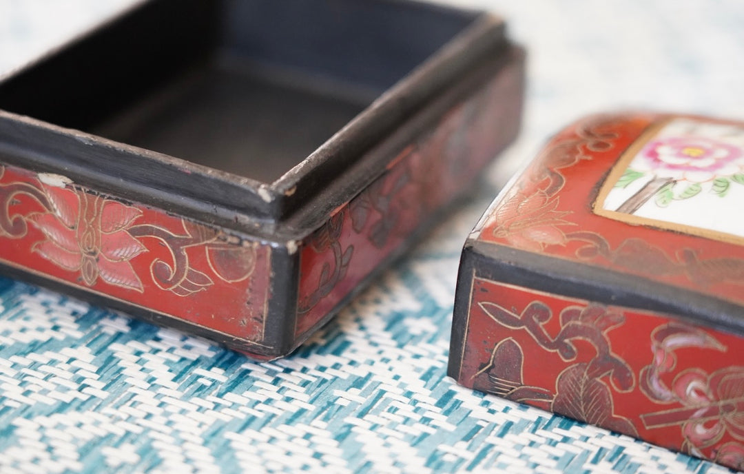 CHINESE LACQUERED TRINKET BOX W/ PORCELAIN INLAY