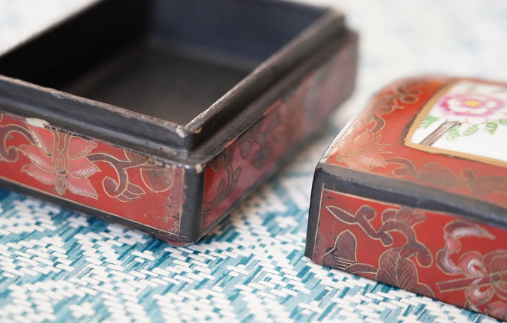 CHINESE LACQUERED TRINKET BOX W/ PORCELAIN INLAY