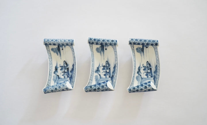 VINTAGE BLUE AND WHITE CERAMIC DISH SET
