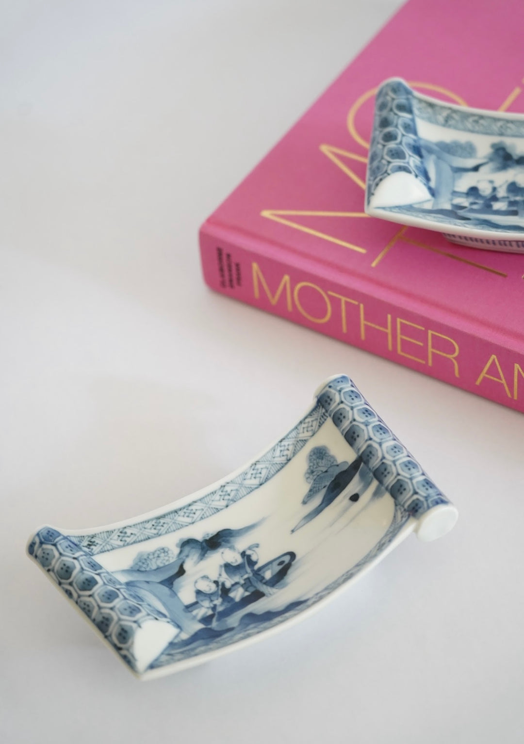 VINTAGE BLUE AND WHITE CERAMIC DISH SET