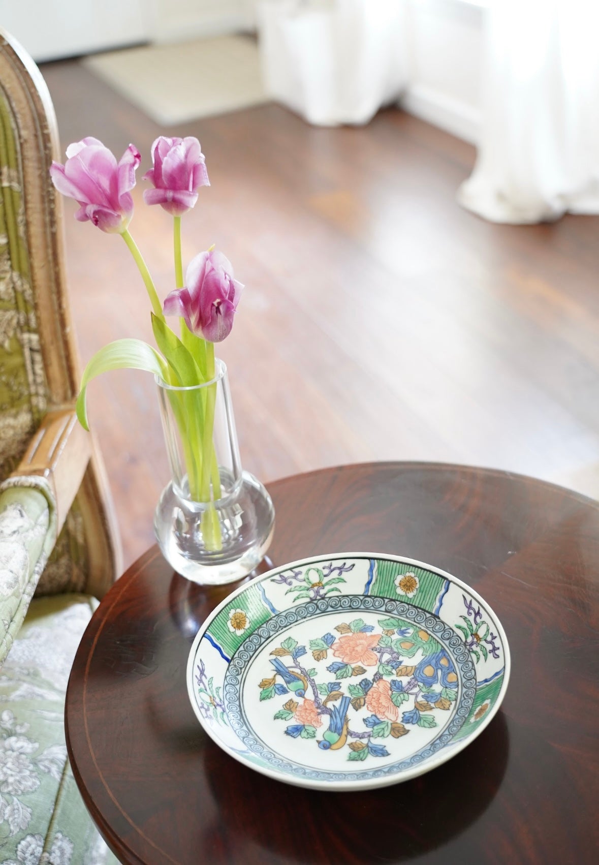 CUT ACRYLIC VASE WITH DRIED FLOWERS