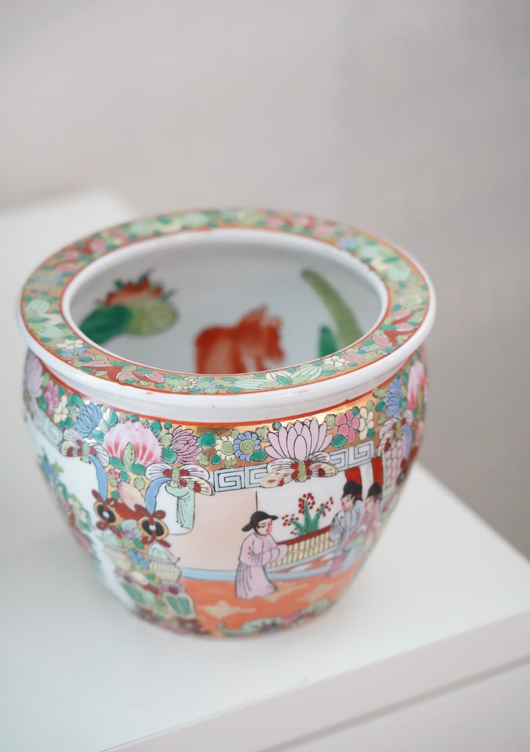 ROSE MEDALLION CACHE POT