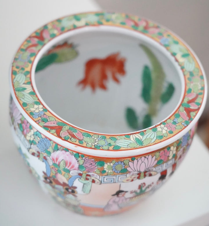 ROSE MEDALLION CACHE POT