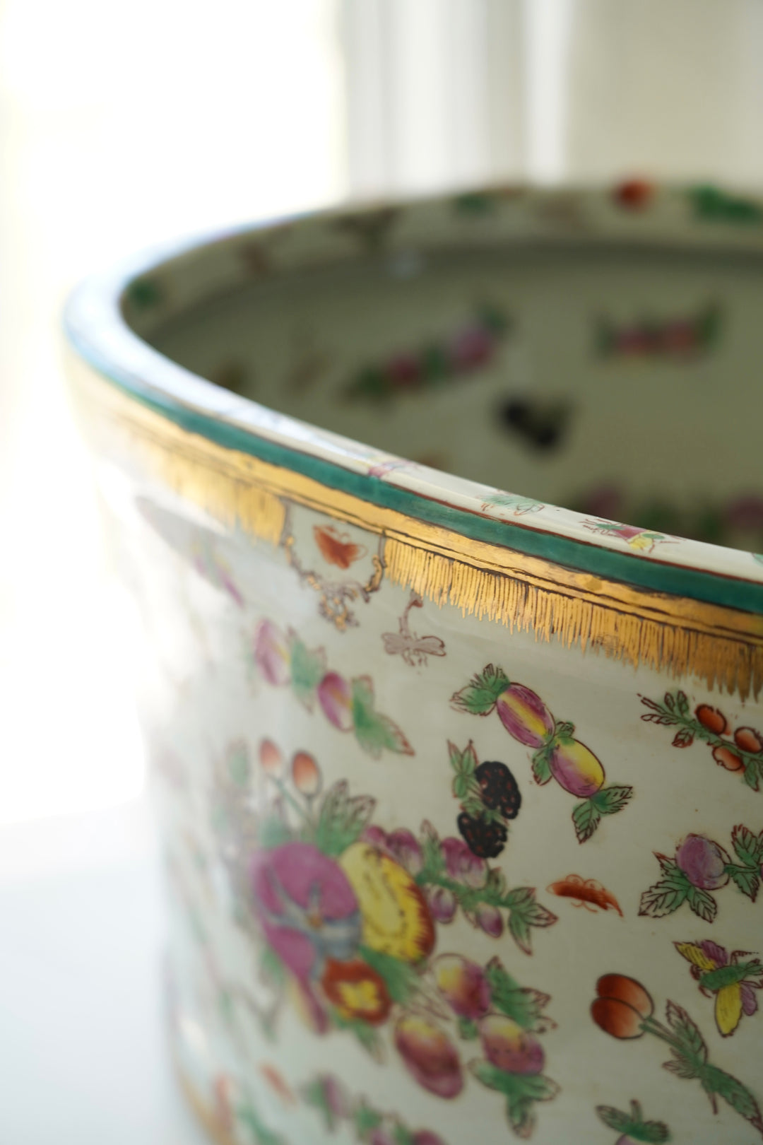 CANTON FAMILLE ROSE FOOT BATH PLANTER