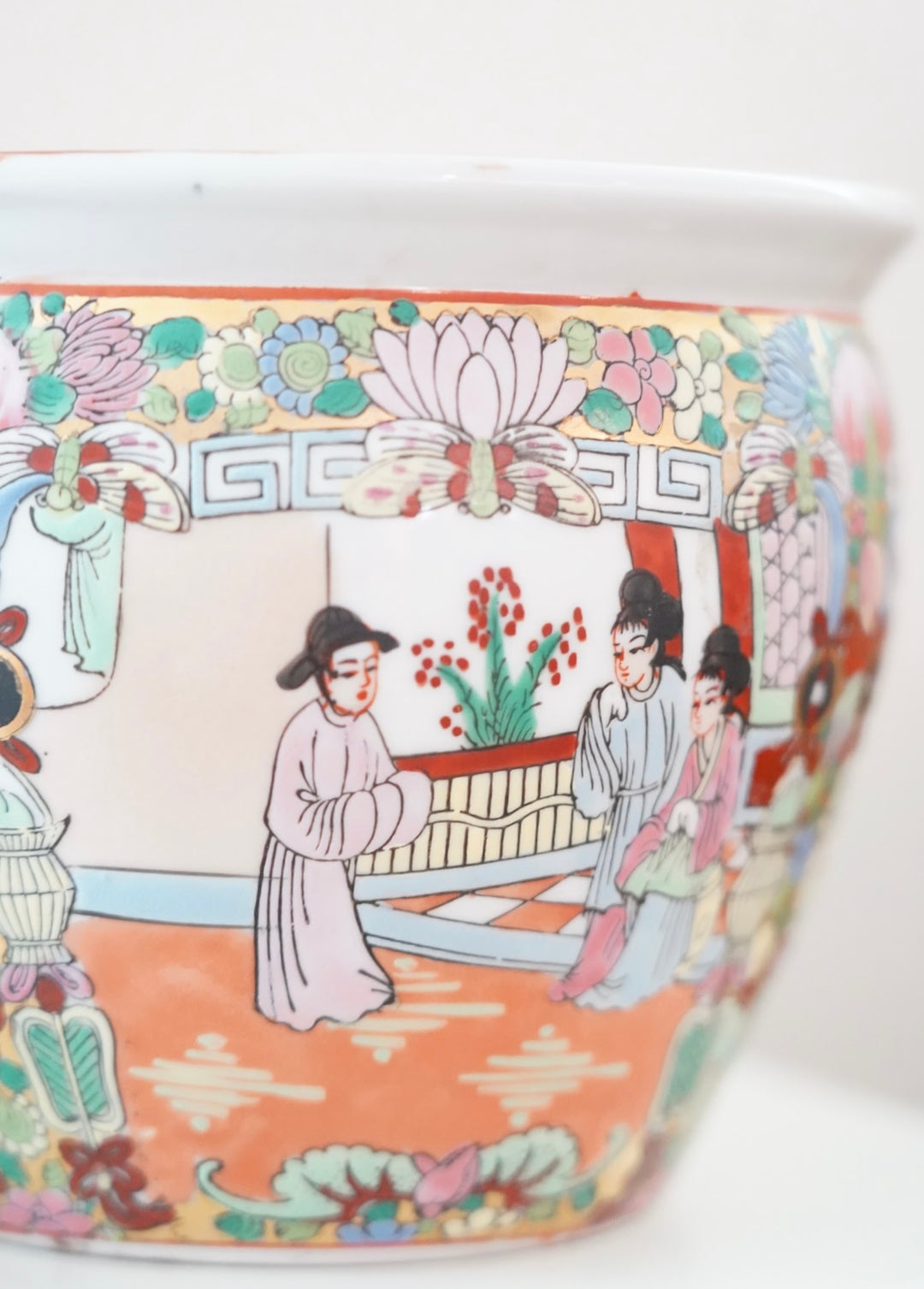 ROSE MEDALLION CACHE POT