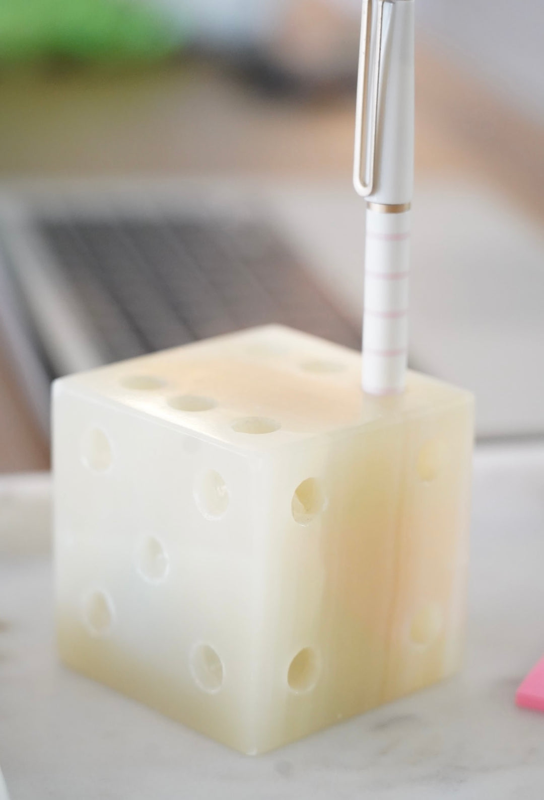 ONYX DICE PENCIL HOLDER