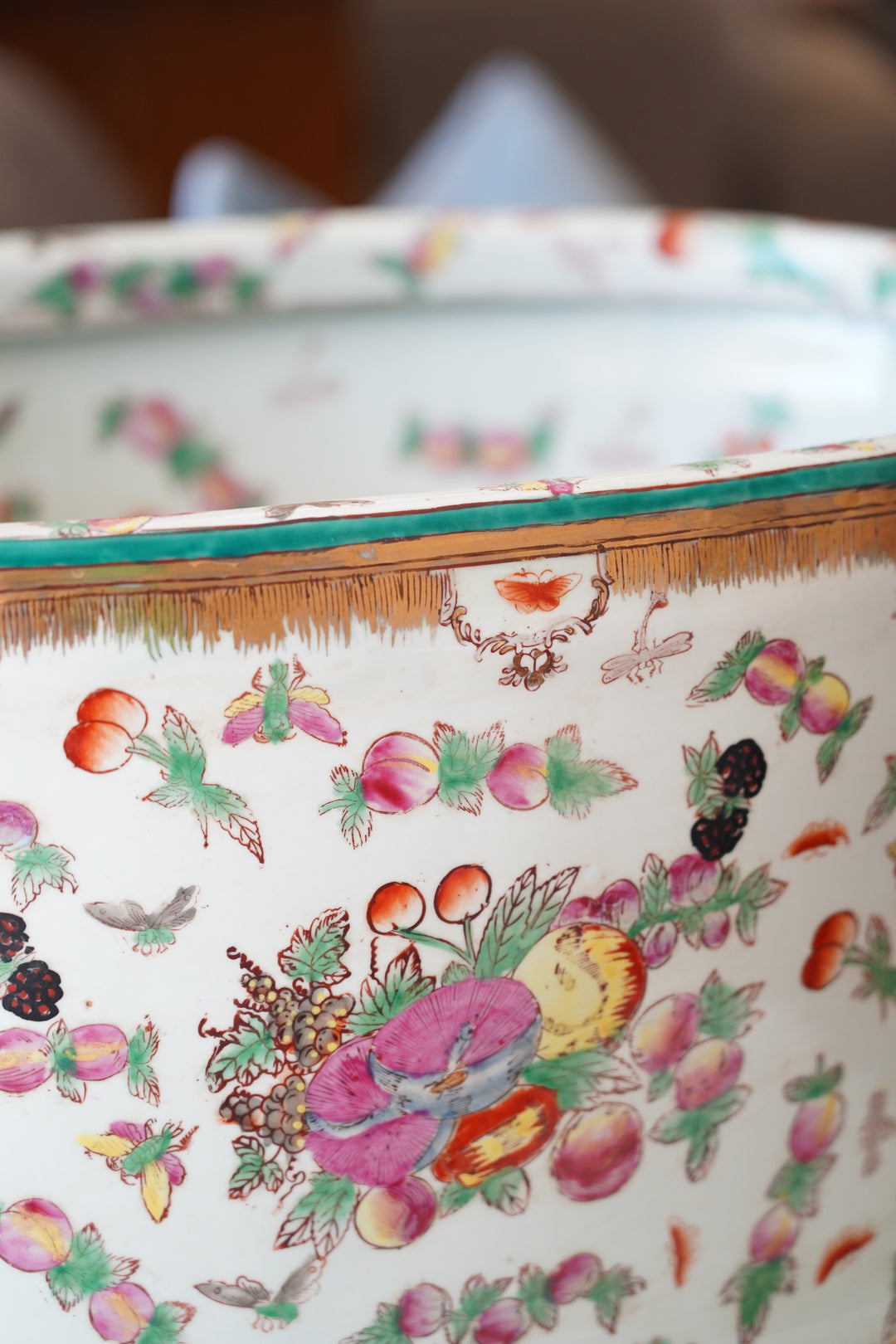 CANTON FAMILLE ROSE FOOT BATH PLANTER