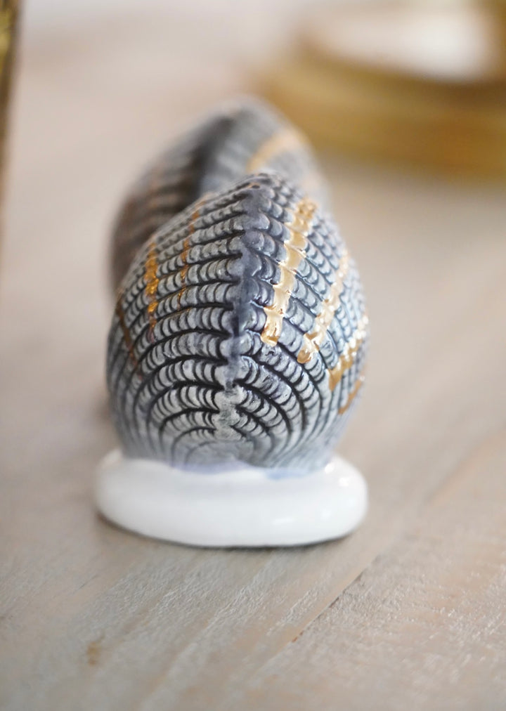 VINTAGE CLAM SHELL S&P SHAKERS