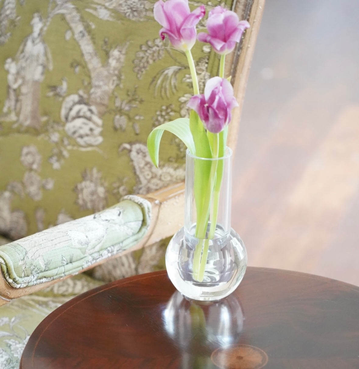 CUT ACRYLIC VASE WITH DRIED FLOWERS