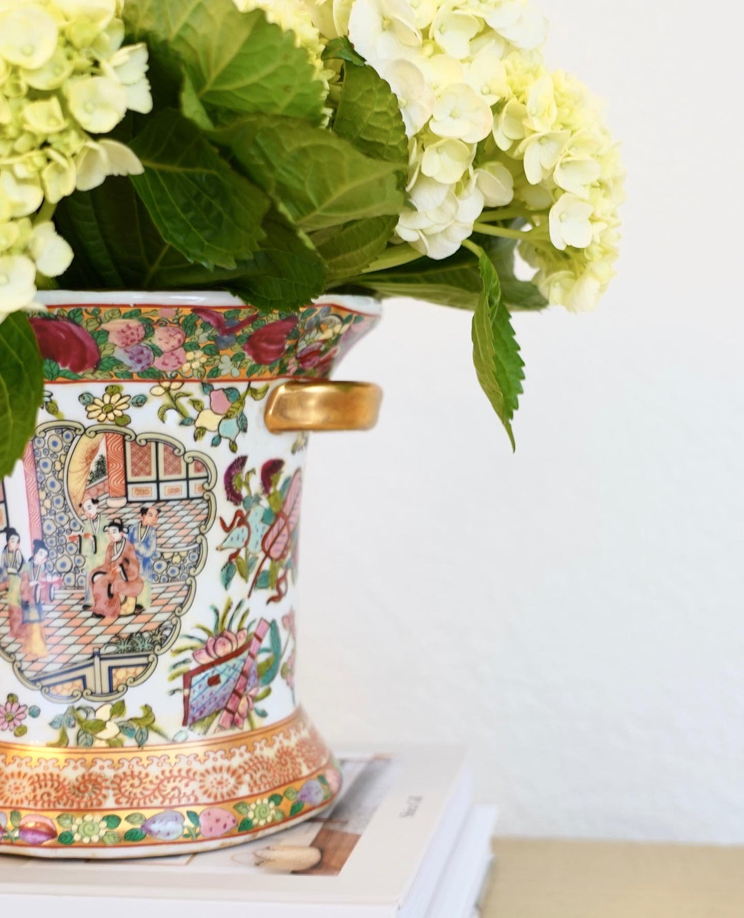 QIANLONG DYNASTY GOLD FAMILLE ROSE MEDALLION VASE