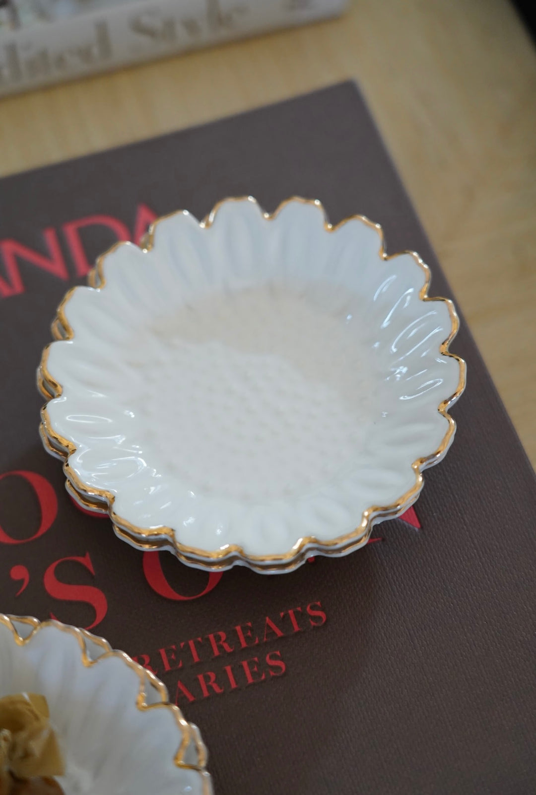 GILT GOLD SUNFLOWER DISHES WITH DISPLAY