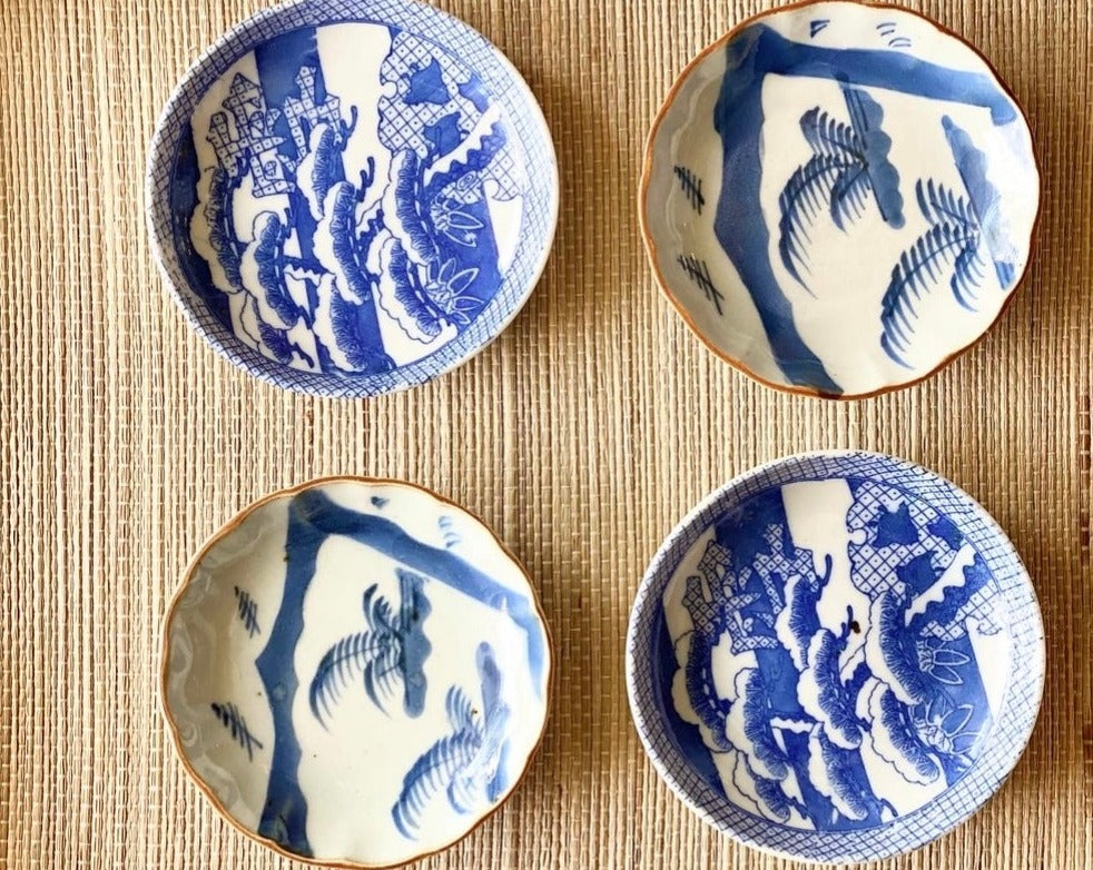 VINTAGE MINIATURE CHINESE BOWLS