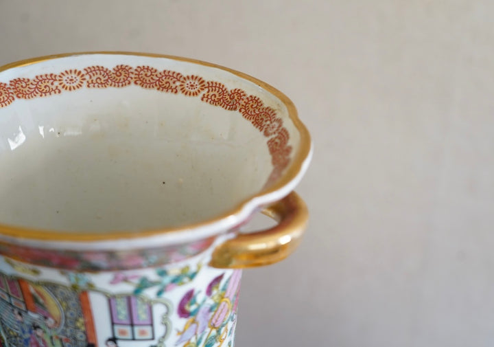 GOLD FAMILLE ROSE MEDALLION VASE