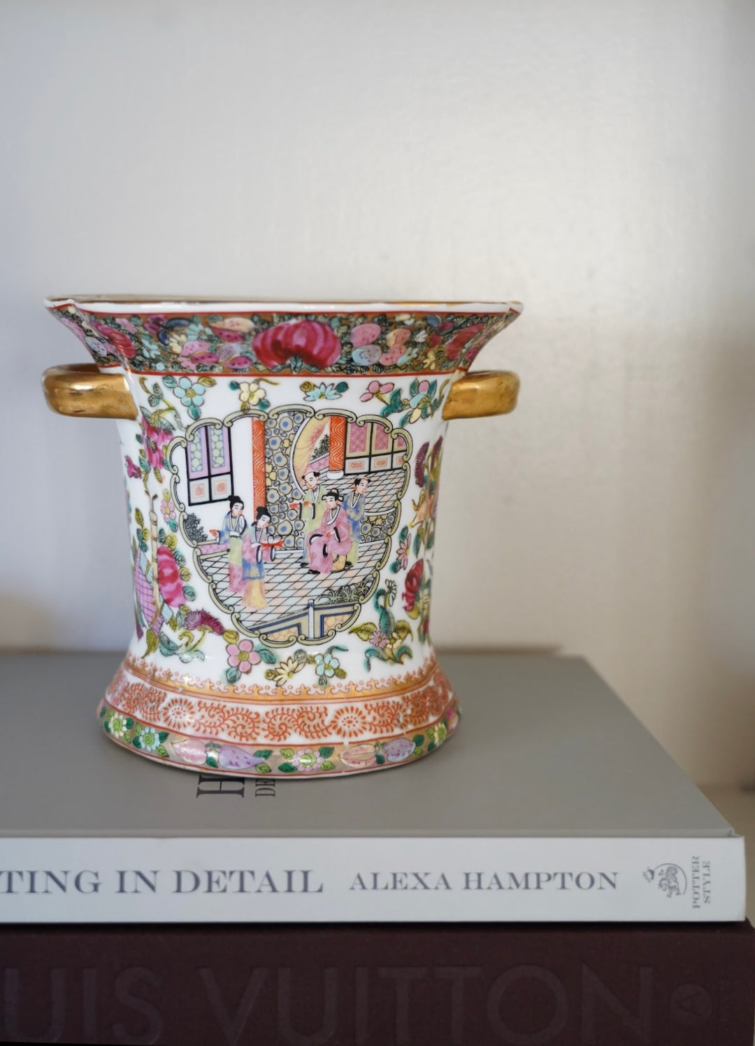 GOLD FAMILLE ROSE MEDALLION VASE