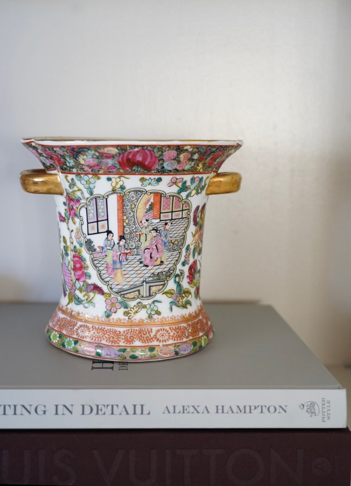 GOLD FAMILLE ROSE MEDALLION VASE