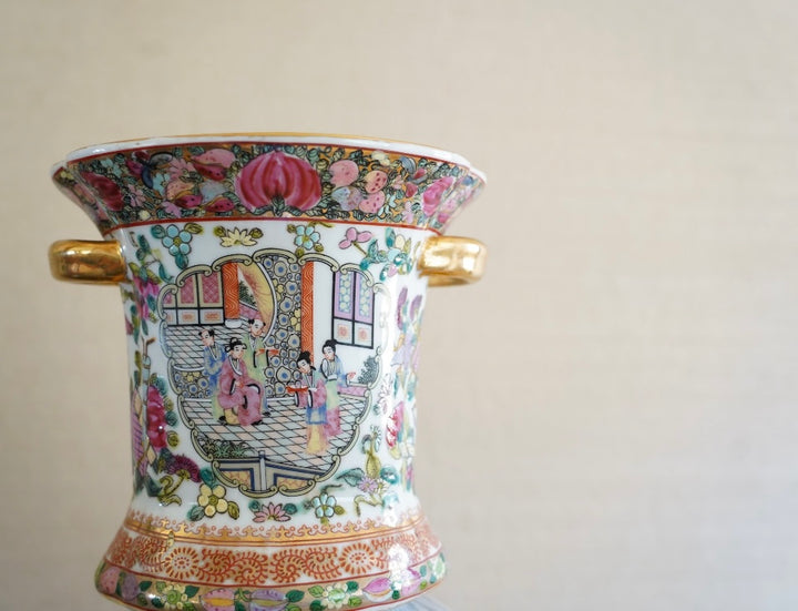 GOLD FAMILLE ROSE MEDALLION VASE