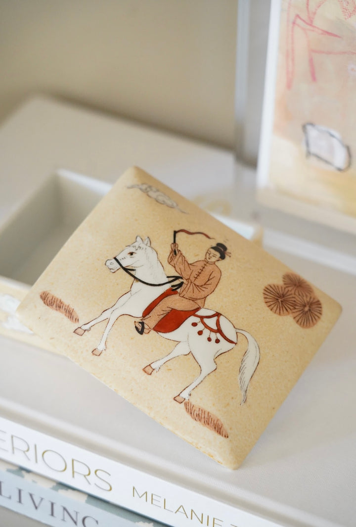 JAPANESE PORCELAIN TRINKET BOX
