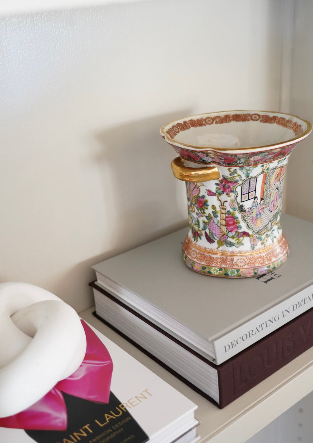 GOLD FAMILLE ROSE MEDALLION VASE