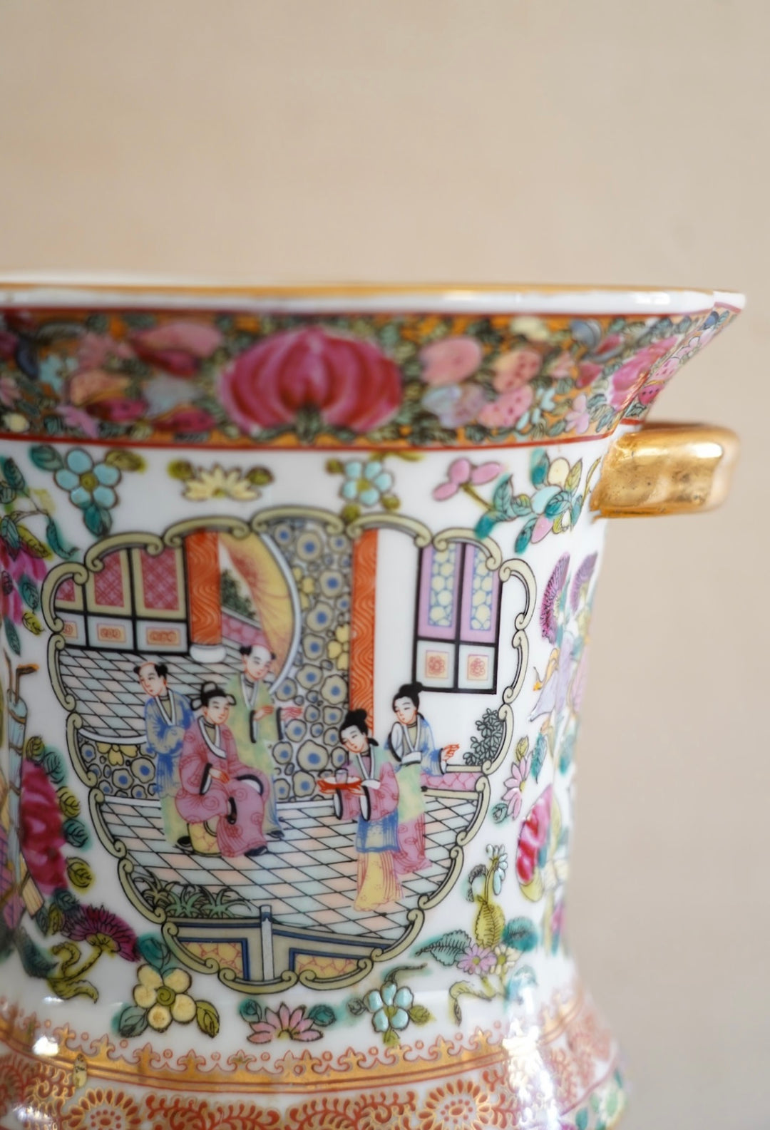 GOLD FAMILLE ROSE MEDALLION VASE