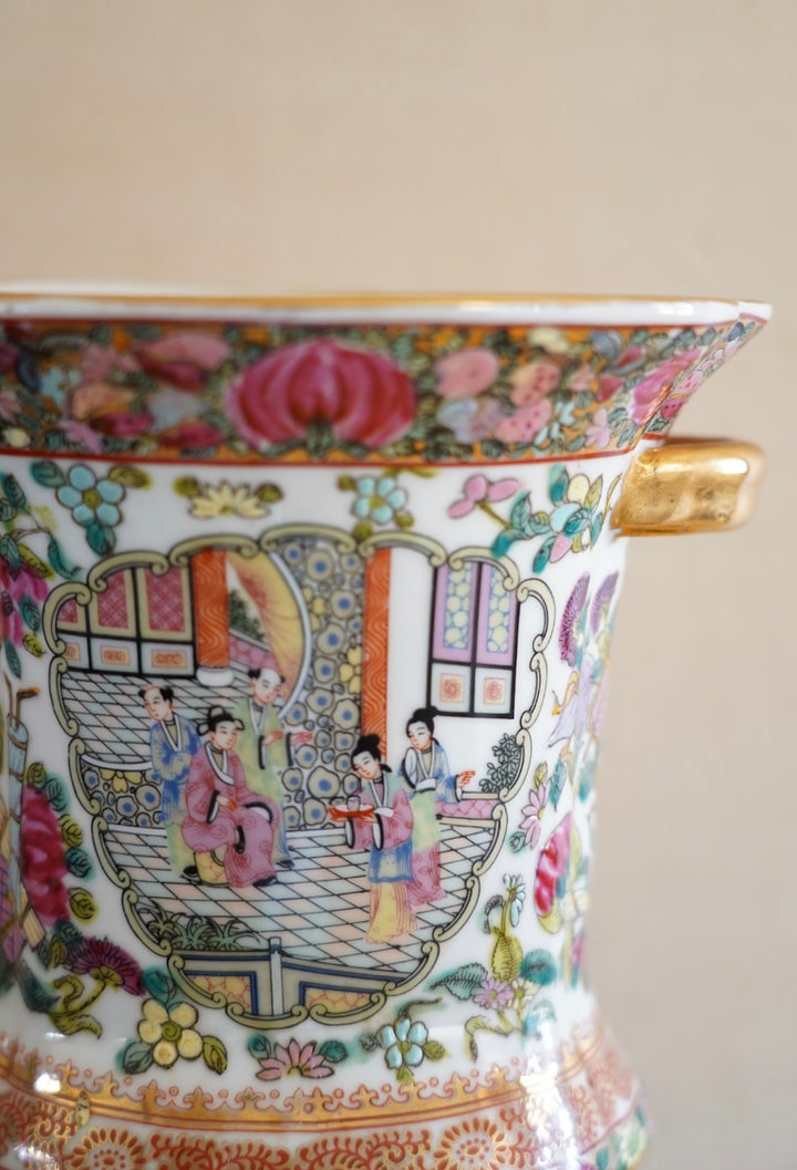 GOLD FAMILLE ROSE MEDALLION VASE