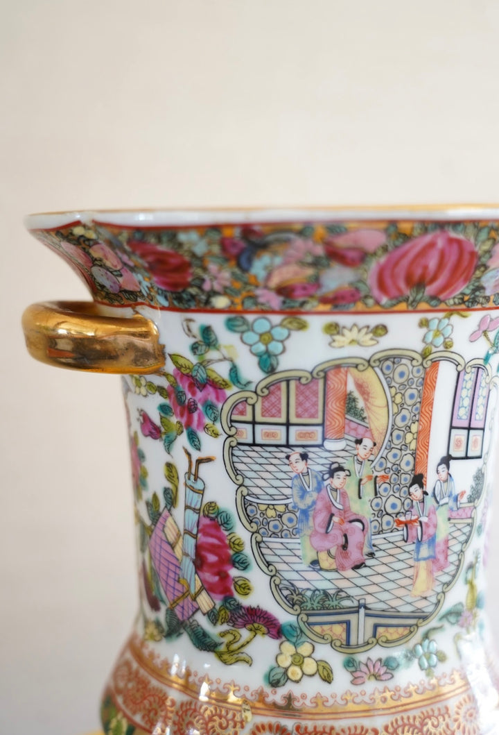 GOLD FAMILLE ROSE MEDALLION VASE