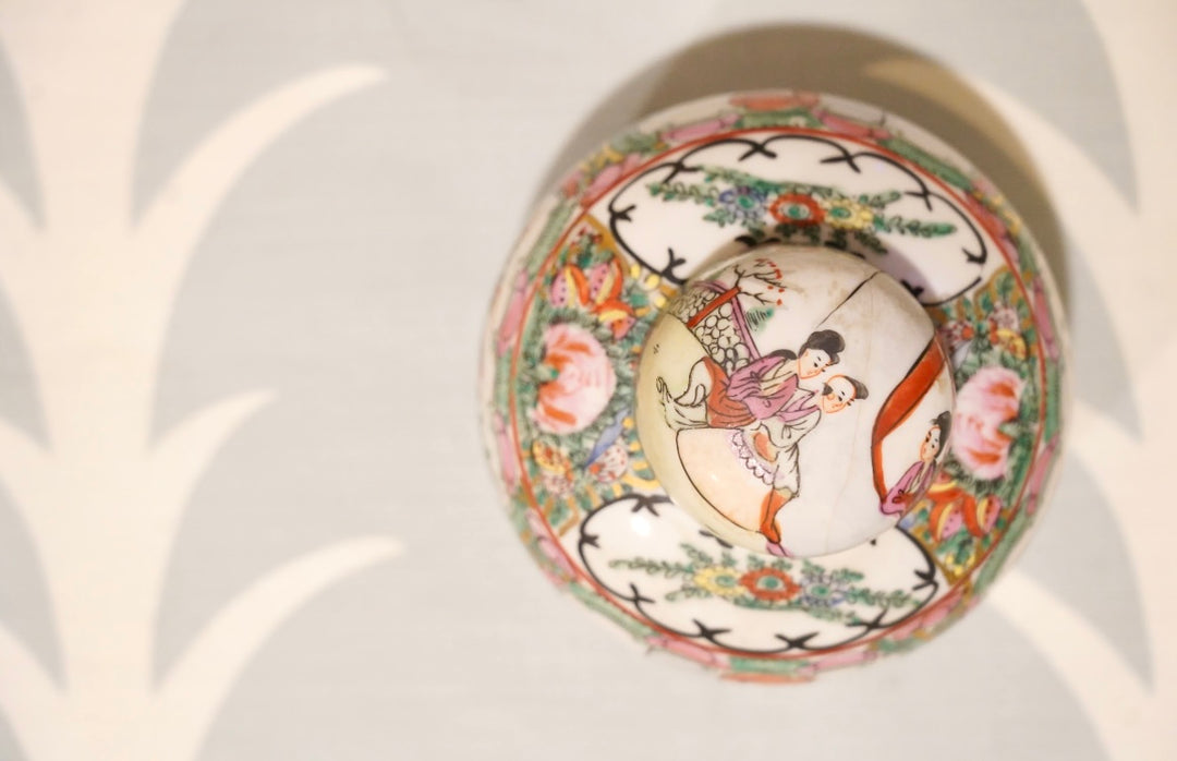 SMALL ROSE MEDALLION GINGER JAR