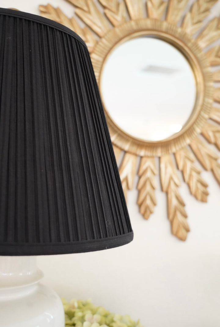 VINTAGE WHITE GINGER JAR LAMP