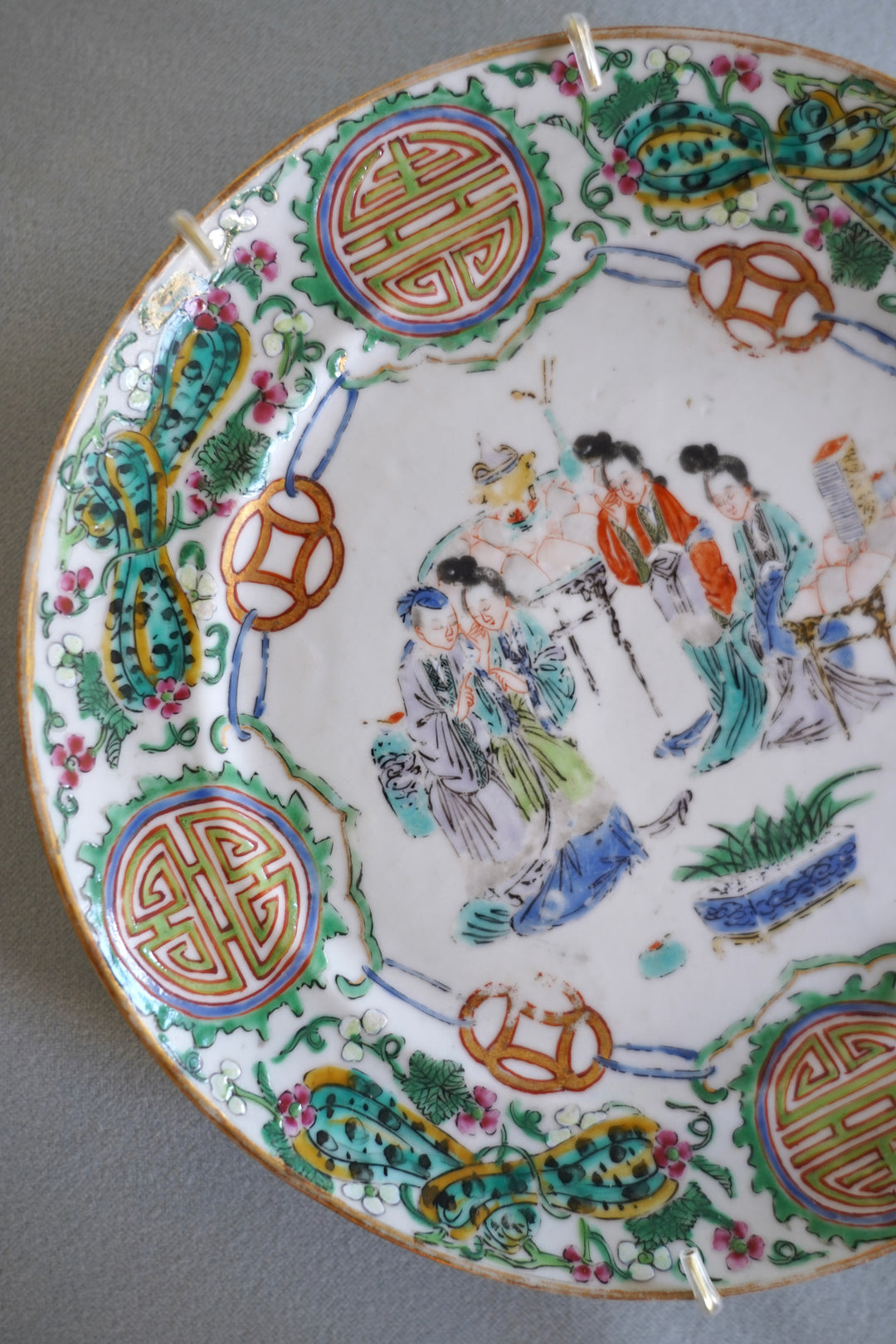 ANTIQUE ROSE MEDALLION PLATE