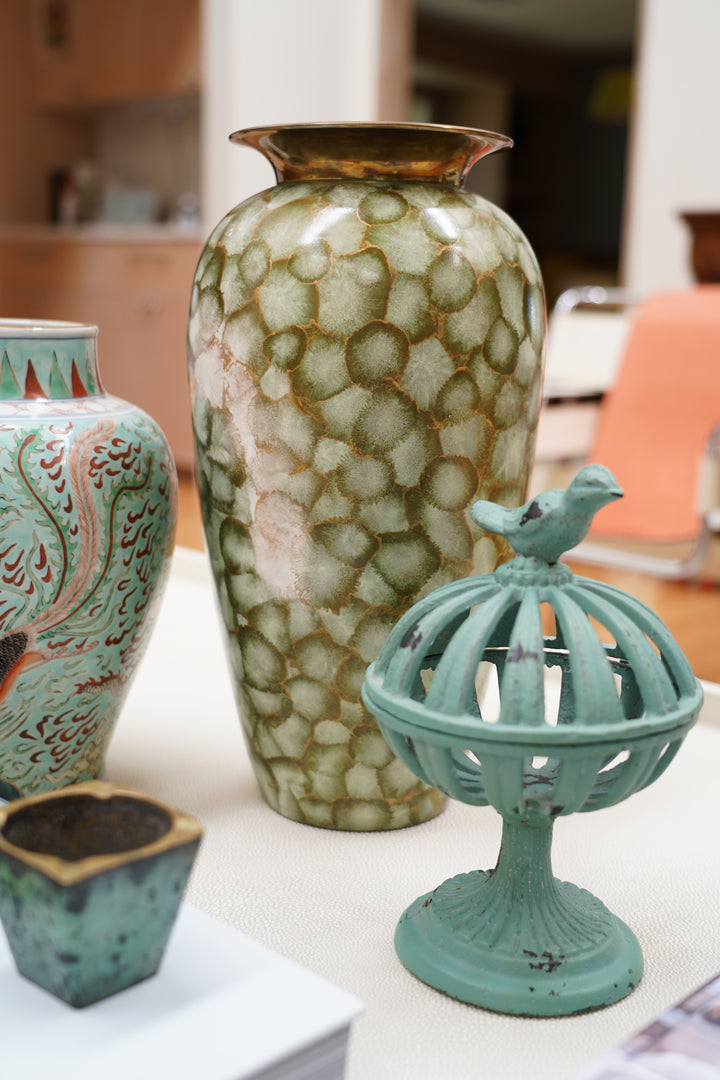CHINESE KANGXI-STYLE FAMILLE VERTE VASE