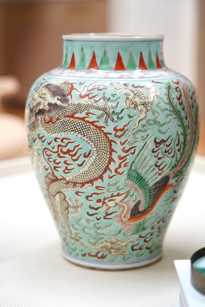 CHINESE KANGXI-STYLE FAMILLE VERTE VASE