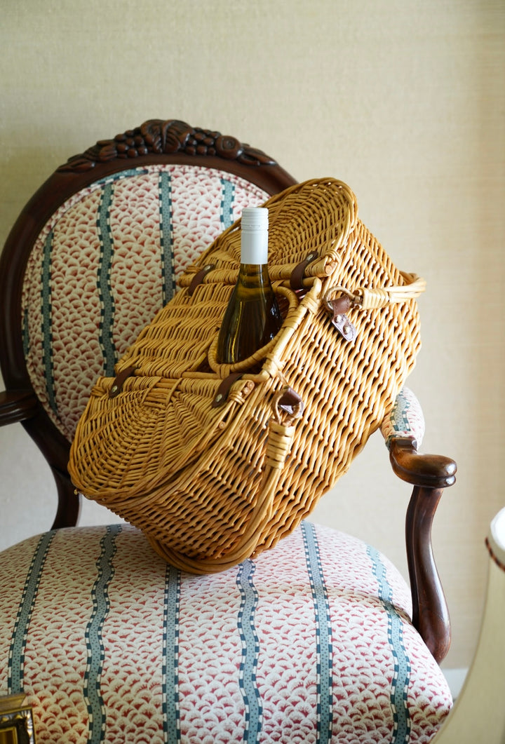 VINTAGE PICNIC BASKET