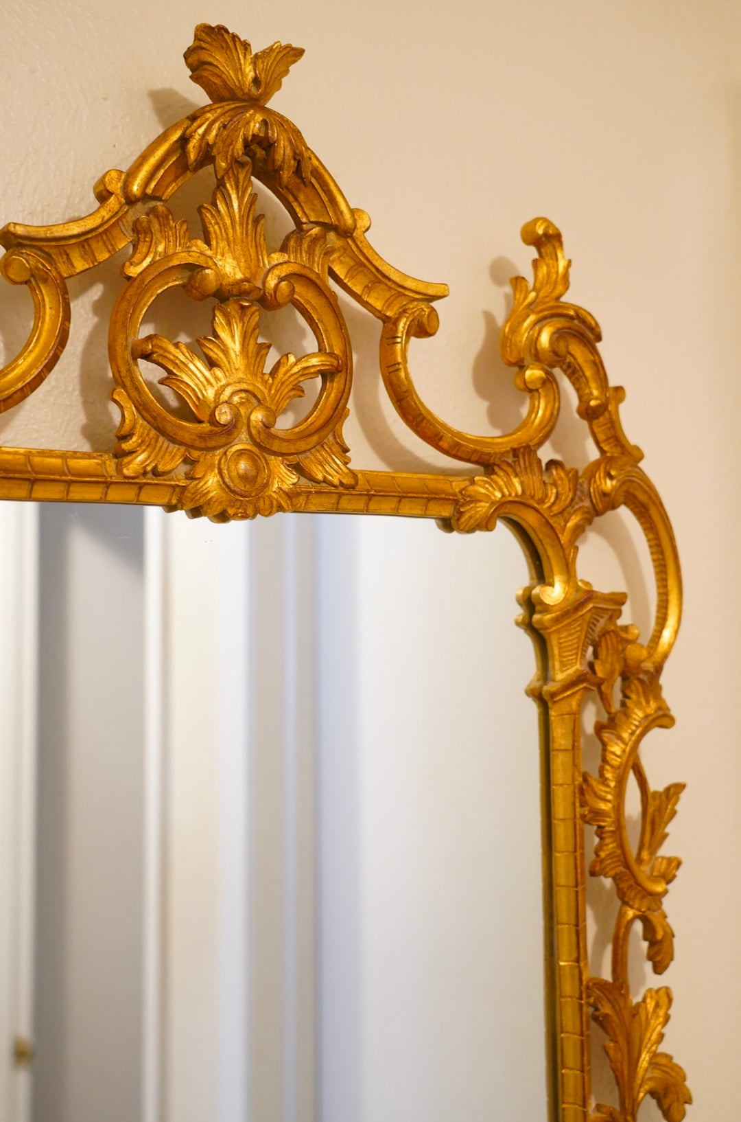 ITALIAN SCROLLED CHIPPENDALE GILT GOLD MIRROR