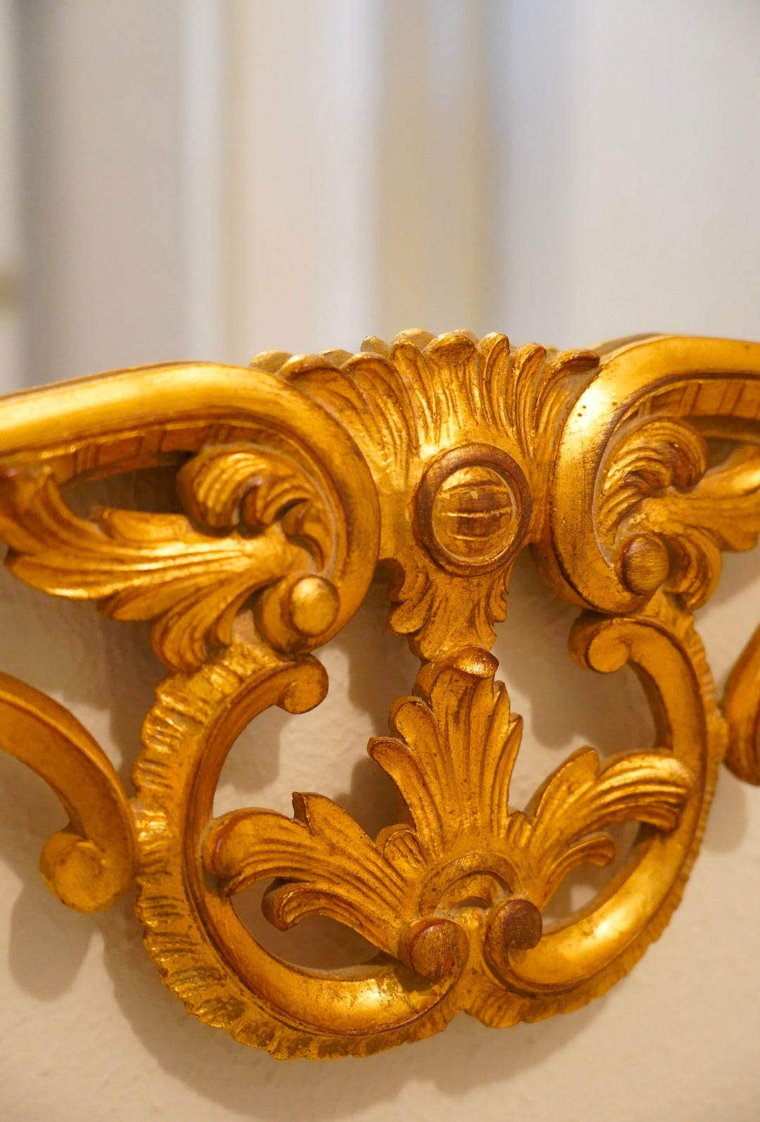 ITALIAN SCROLLED CHIPPENDALE GILT GOLD MIRROR