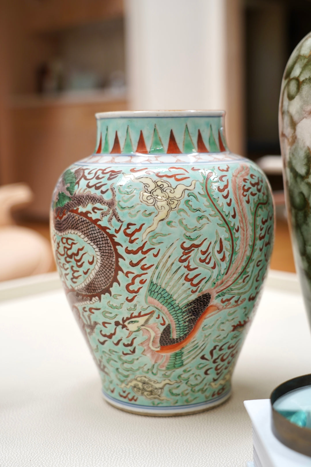 CHINESE KANGXI-STYLE FAMILLE VERTE VASE