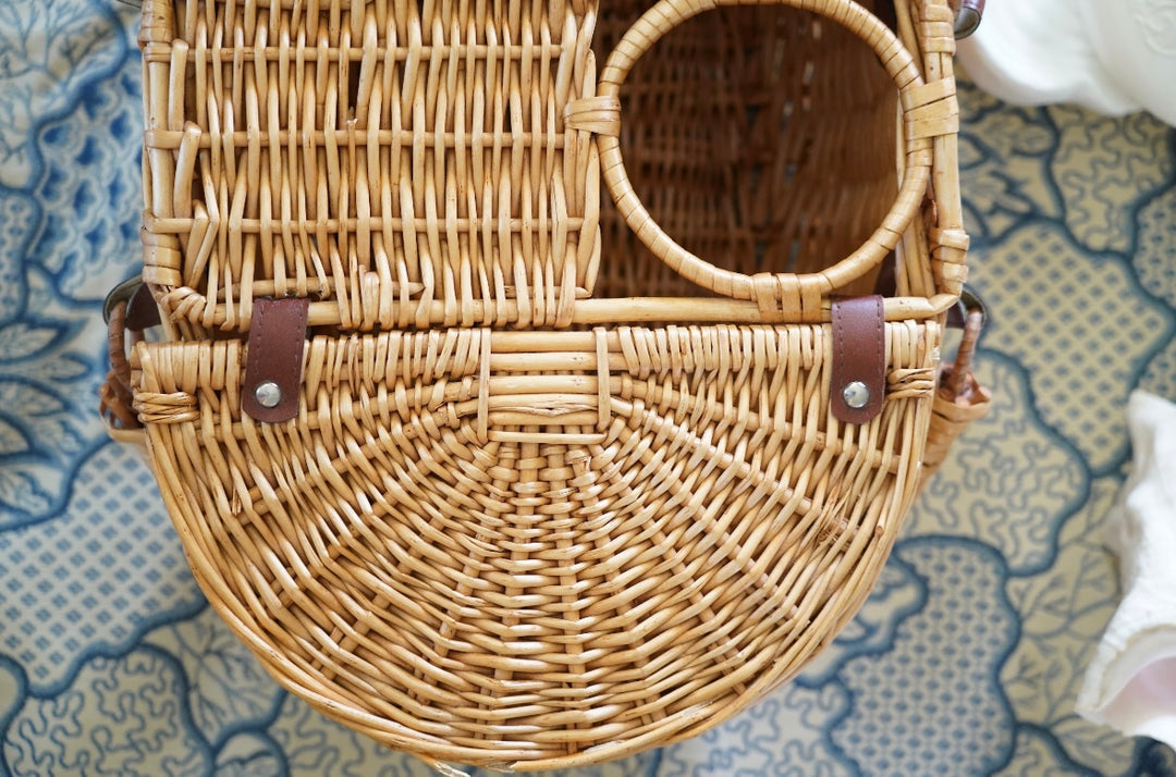 VINTAGE PICNIC BASKET