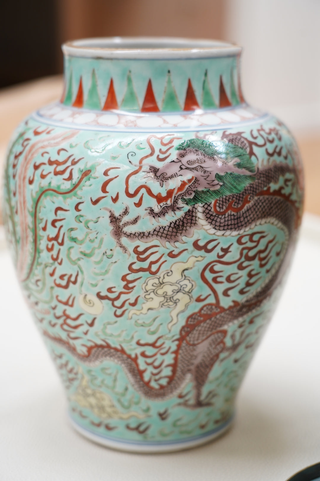 CHINESE KANGXI-STYLE FAMILLE VERTE VASE