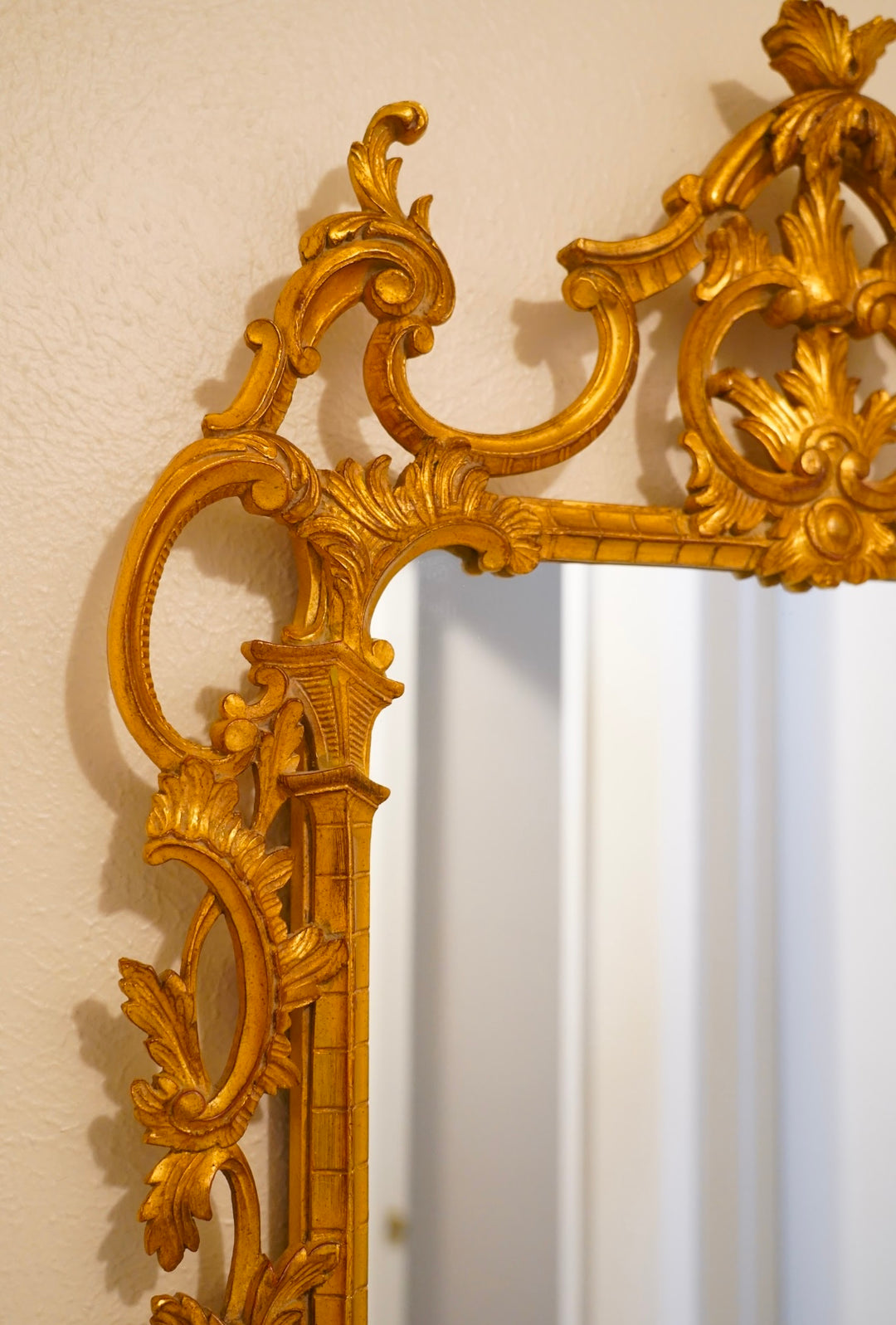 ITALIAN SCROLLED CHIPPENDALE GILT GOLD MIRROR