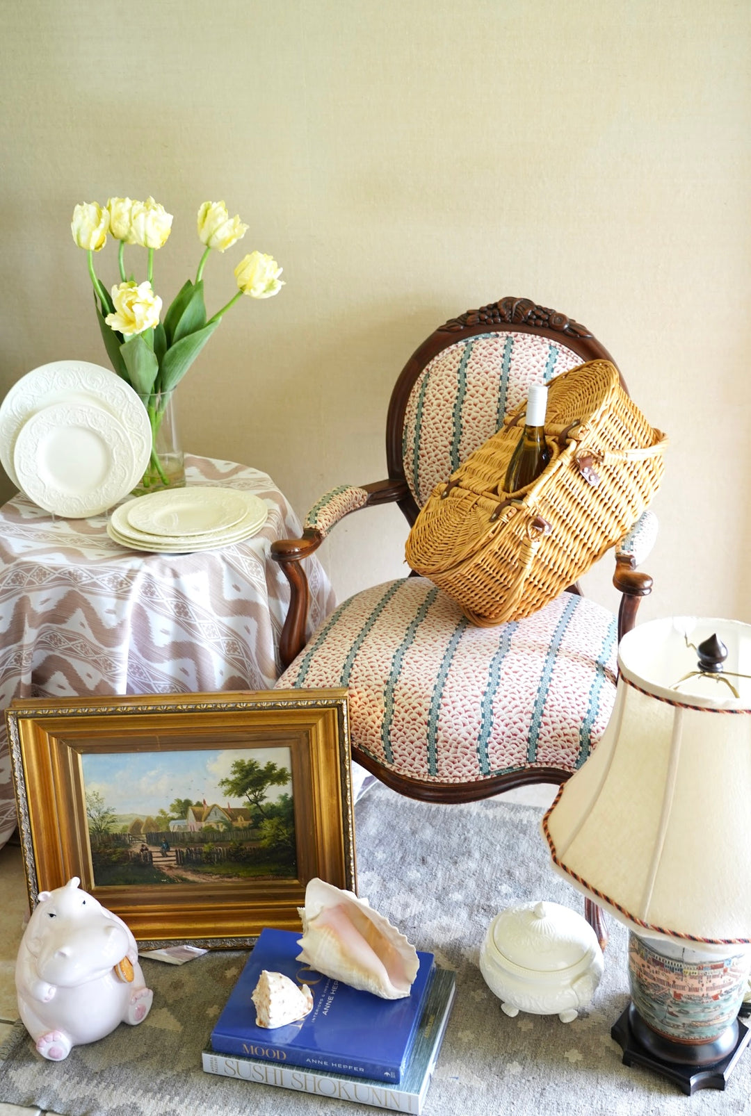 VINTAGE PICNIC BASKET