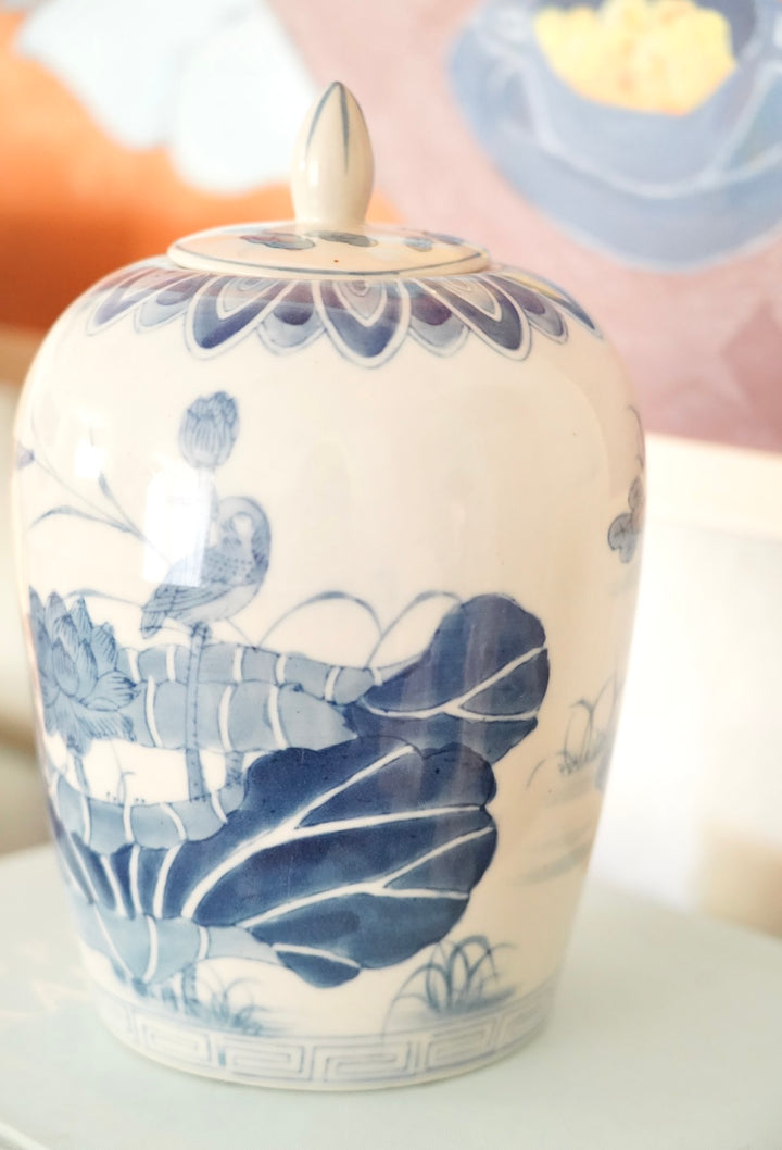 WATER LILY PORCELAIN JAR