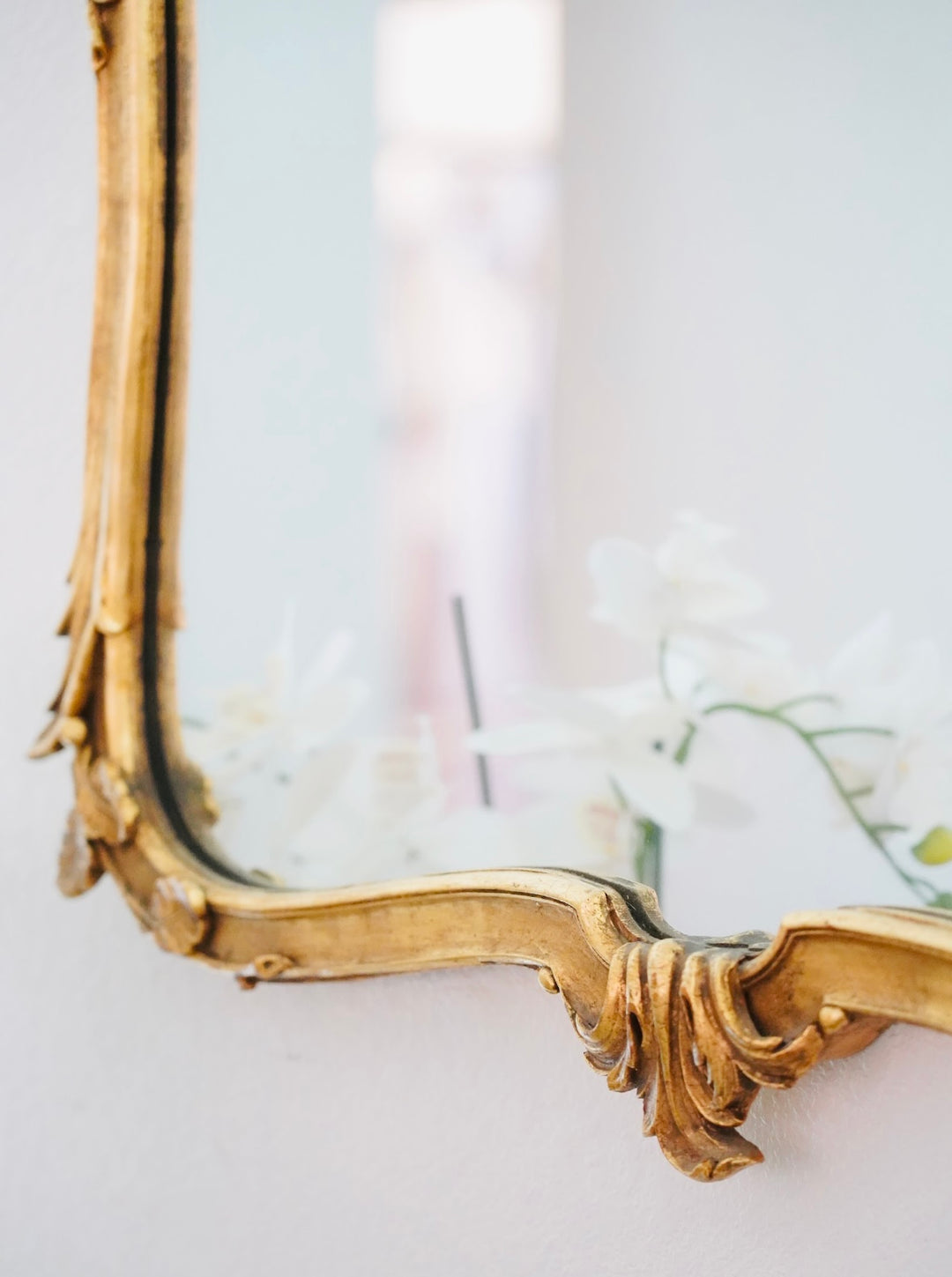 GILT LEAF ACCENT MIRROR