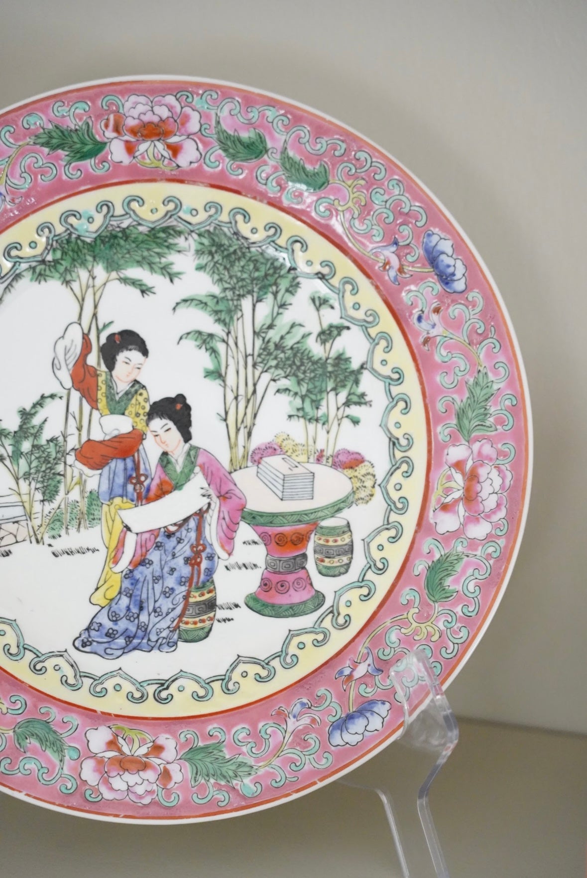 CHINESE PORCELAIN PLATE SET