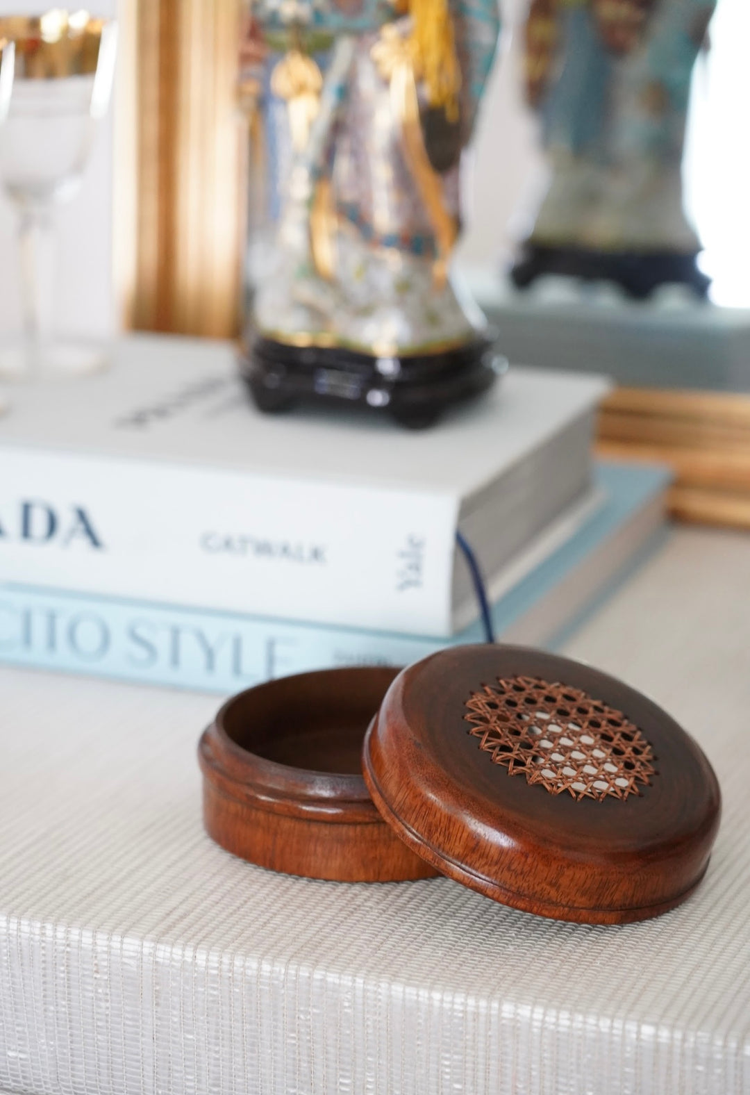 ROUND WOODEN CANE BOX