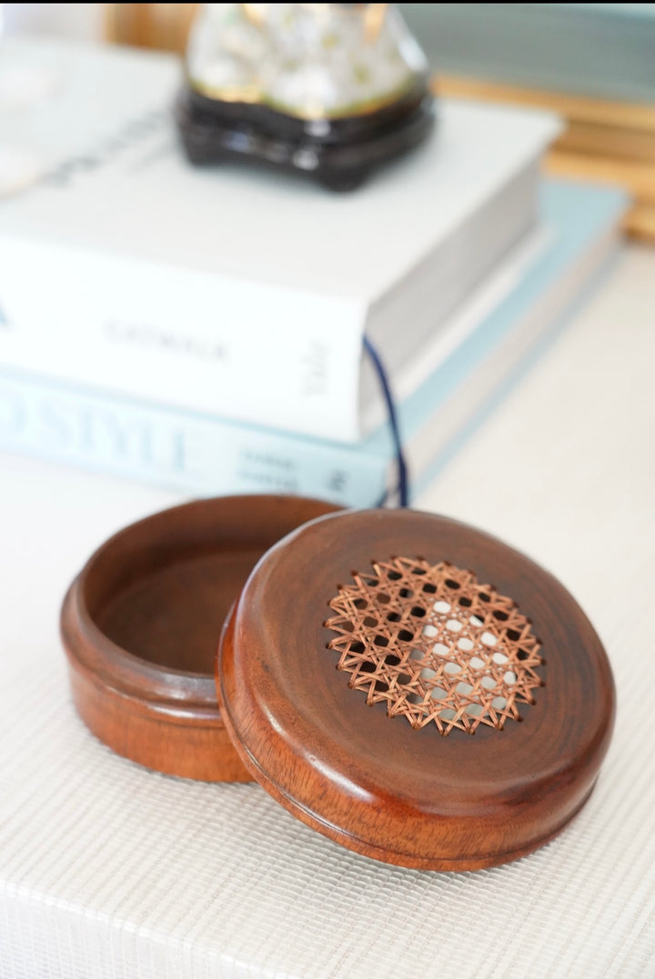 ROUND WOODEN CANE BOX