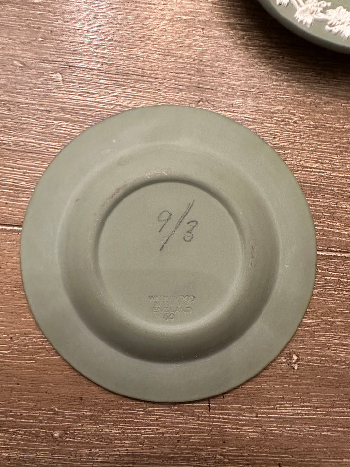 VINTAGE WEDGWOOD JASPERWARE GREEN ASHTRAY